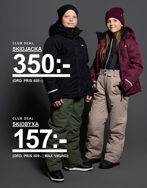 Två barn i skidset: svart jacka med gröna byxor och vinröd jacka med beige byxor. Text: “SKIDBYXA 157:- (ORD. PRIS 300:- | MAX 1/KUND)” och “SKIDJACKA 350:- (ORD. PRIS 400:-)”.