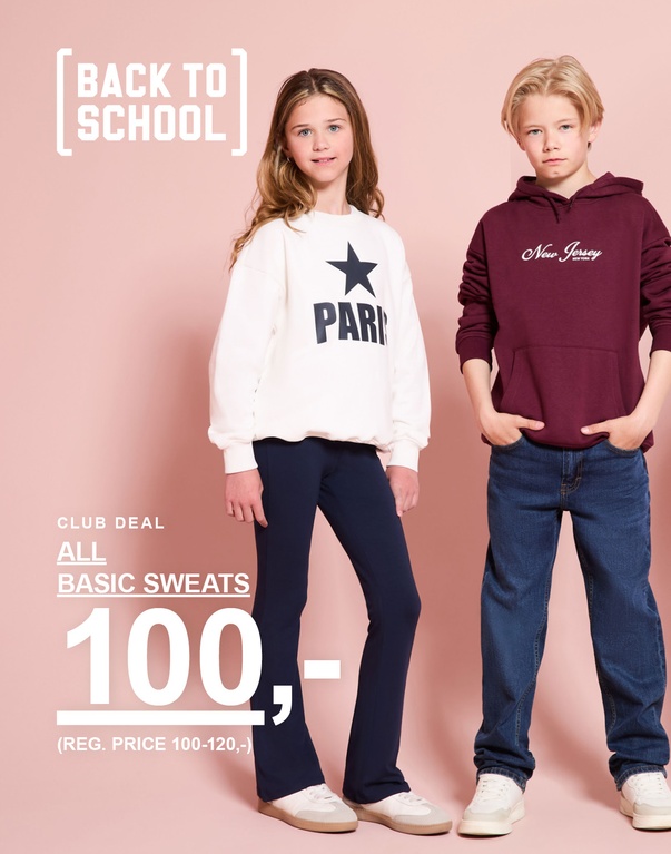 Tre barn i collegegensere og hettegensere fra Back to School-kolleksjonen. Club Deal: alle sweats 100 kr. Ordinær pris: 100–120 kr.