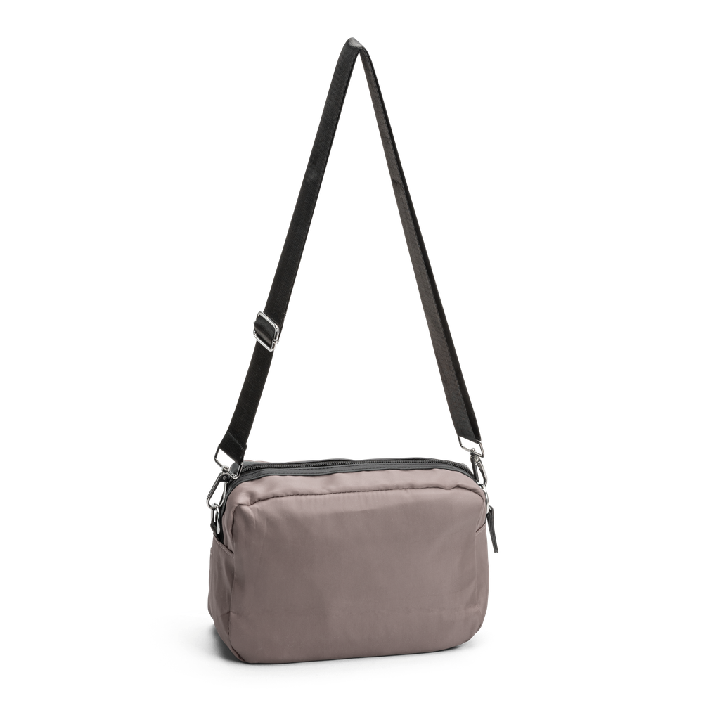 Axelväska i crossbodymodell