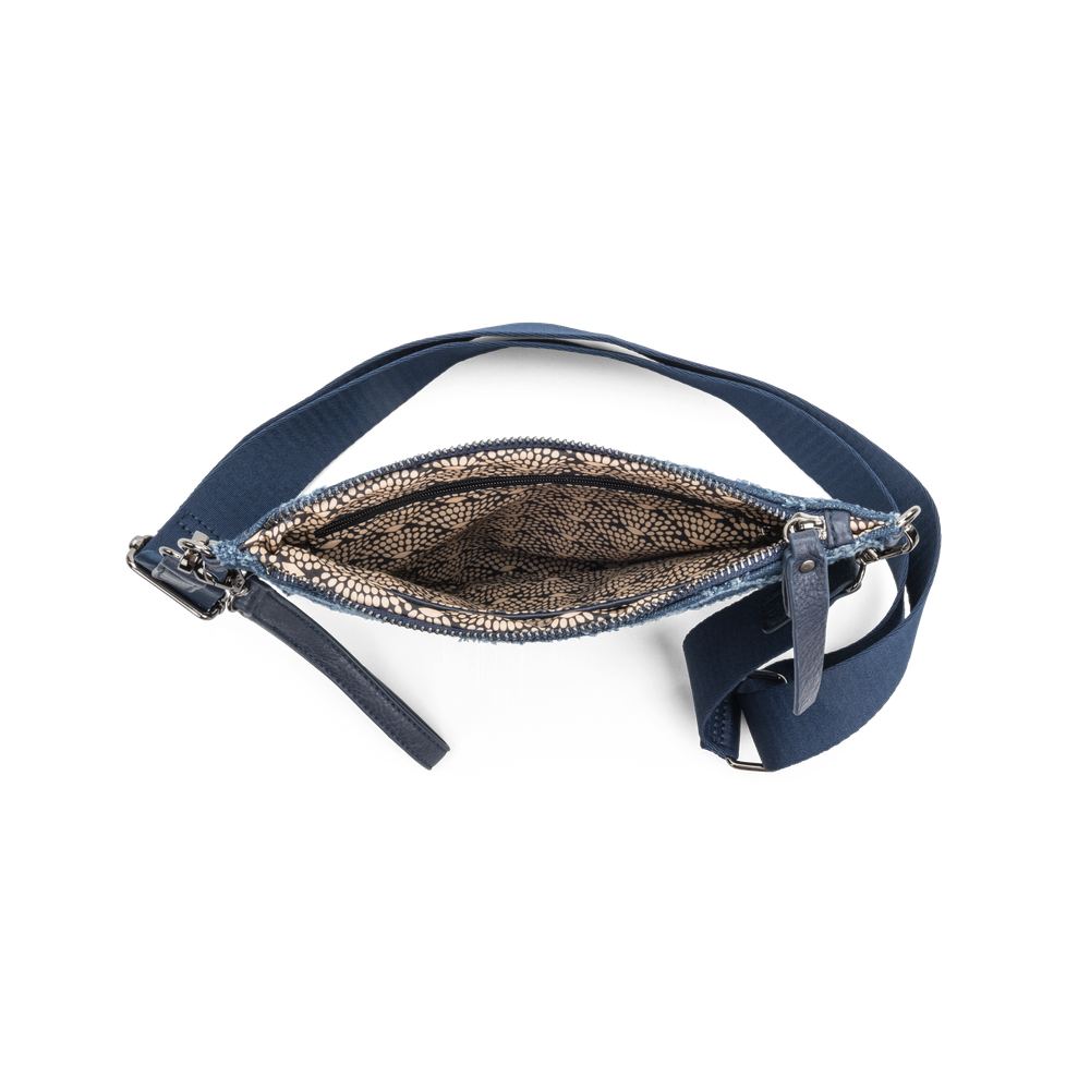 Axelväska i clutchmodell Axelväska i clutchmodell