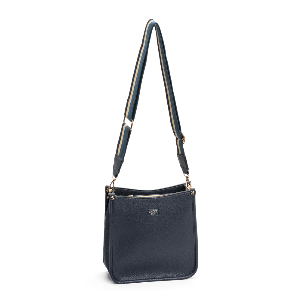 Axelväska i crossbodymodell
