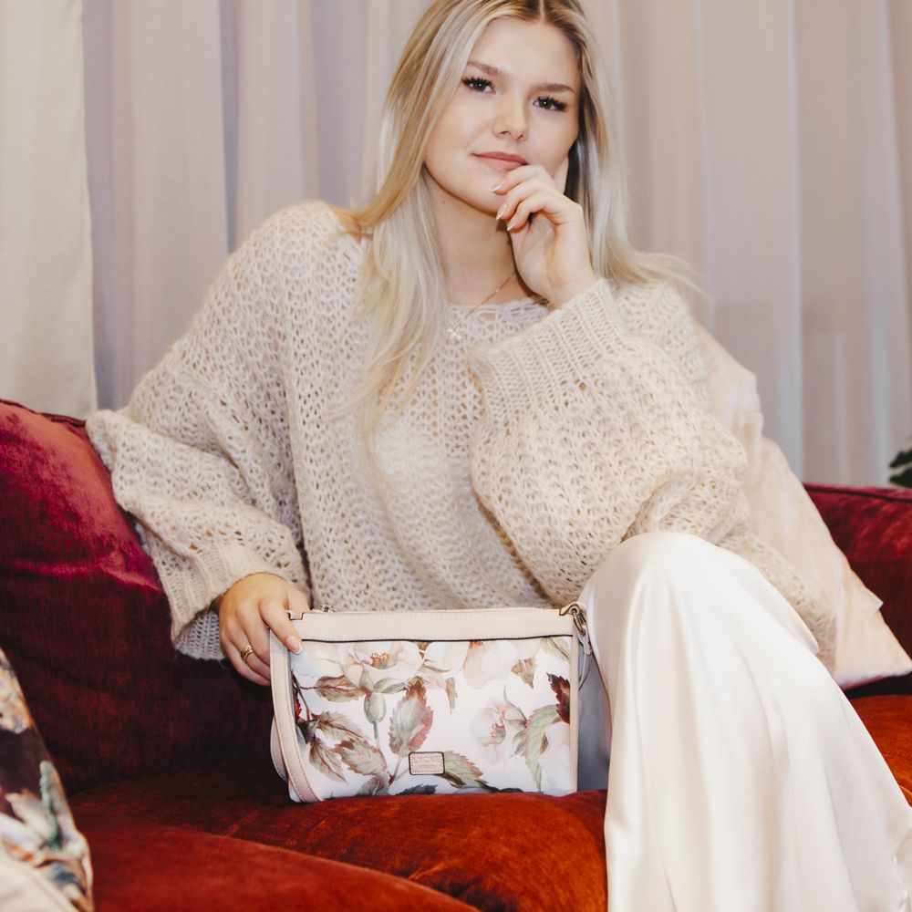 Nora axelväska i crossbodymodell
