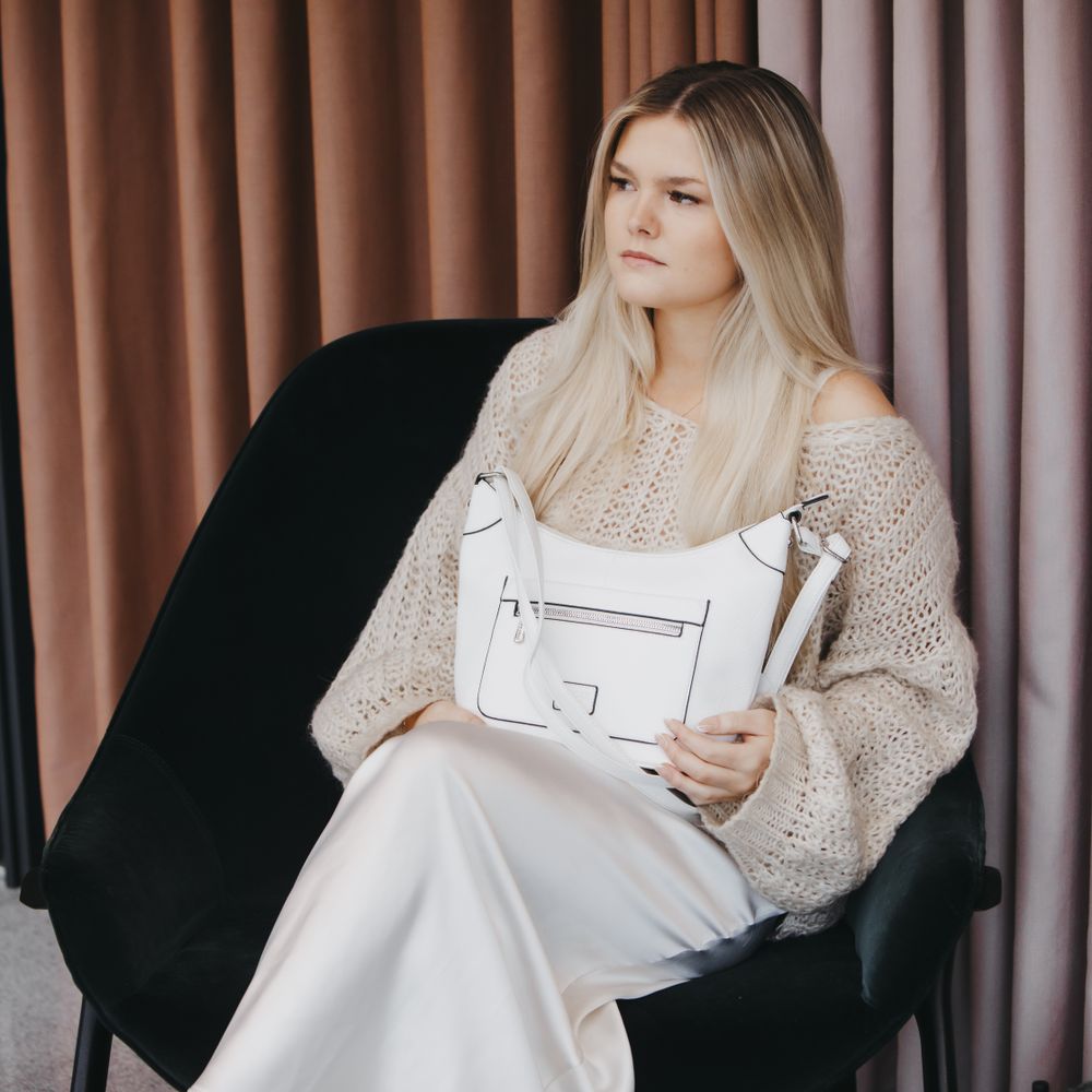 Axelväska i crossovermodell