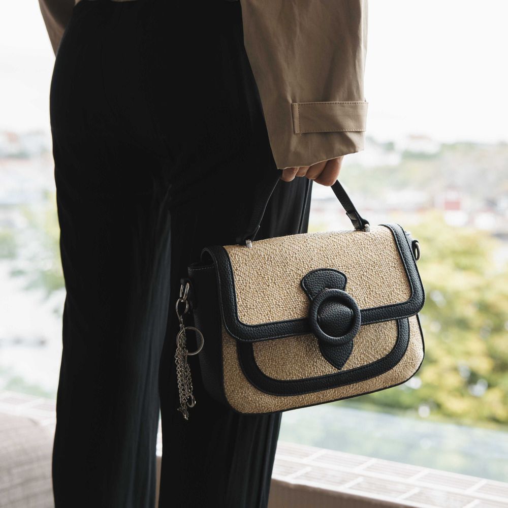 Handväska i klaffmodell