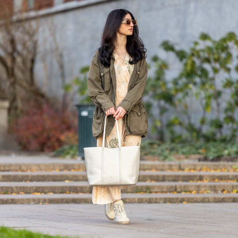 Vera tote bag