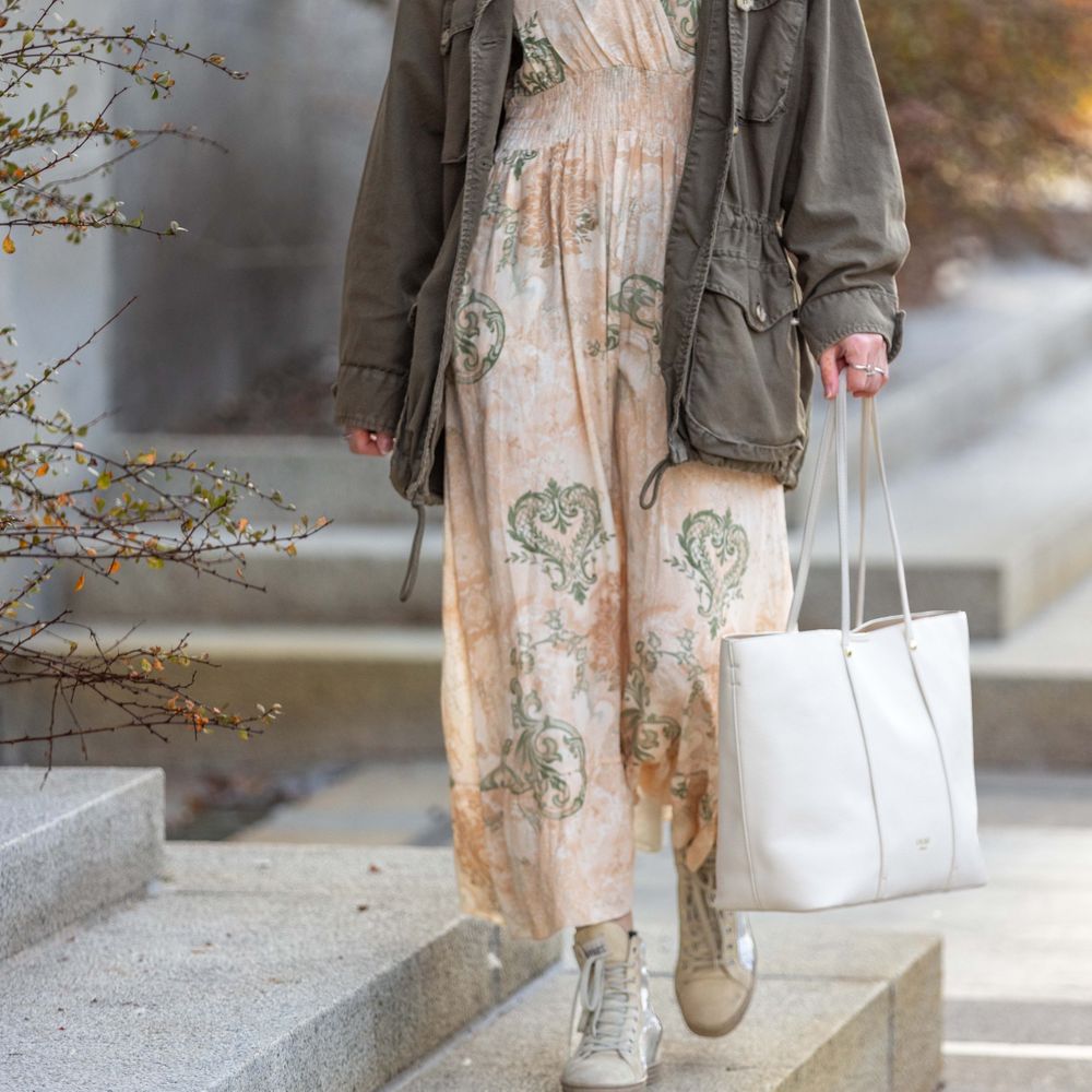Vera tote bag