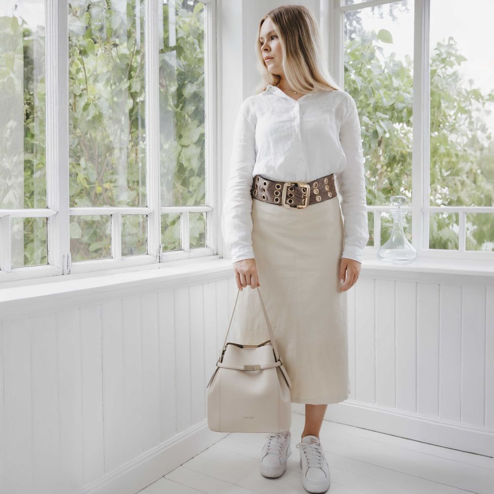 Axelväska i hinkmodell