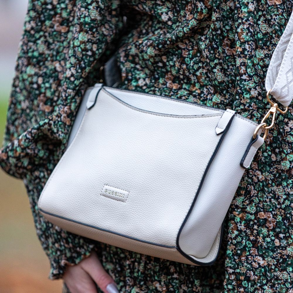 Axelväska i crossovermodell