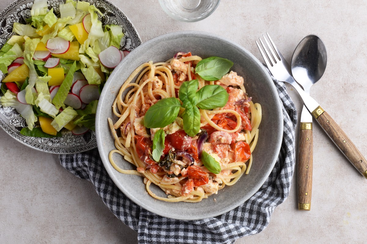 Pasta med ugnsbakade tomater och fetaost - Middagsfrid