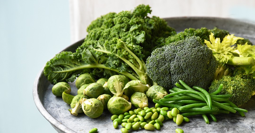 Fat med broccoli, grönkål, ärtor och brysselkål