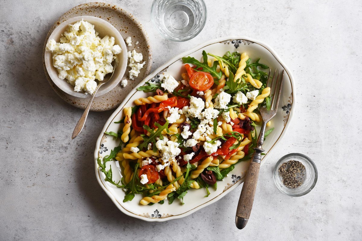 Snabb paprikapasta med oliver och fetaost - Middagsfrid