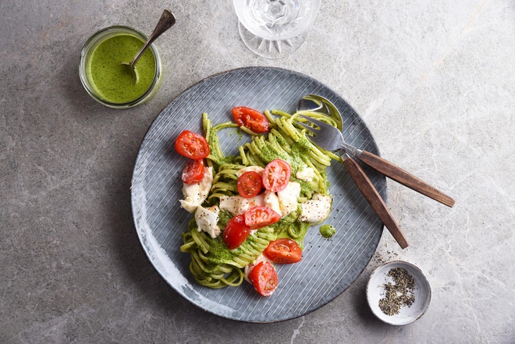 Pasta pesto med marinerade tomater och mozzarella (2p)