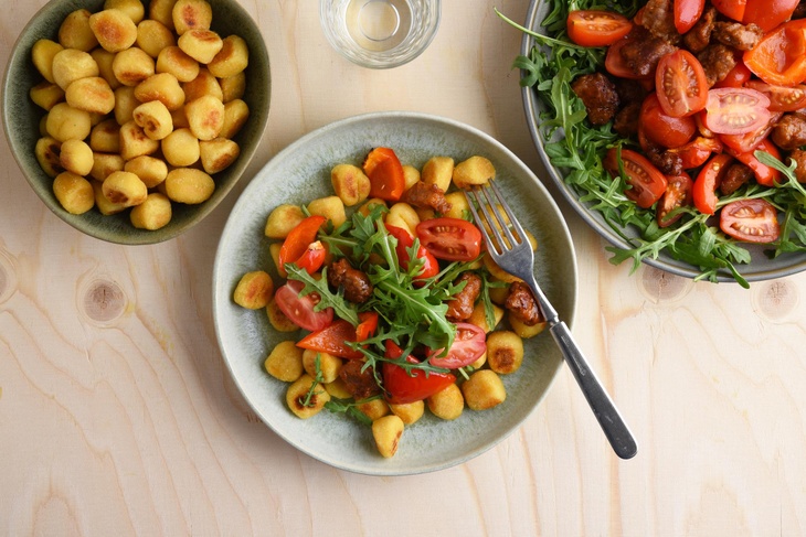 Gnocchi med chorizo, paprika, tomat och ruccola