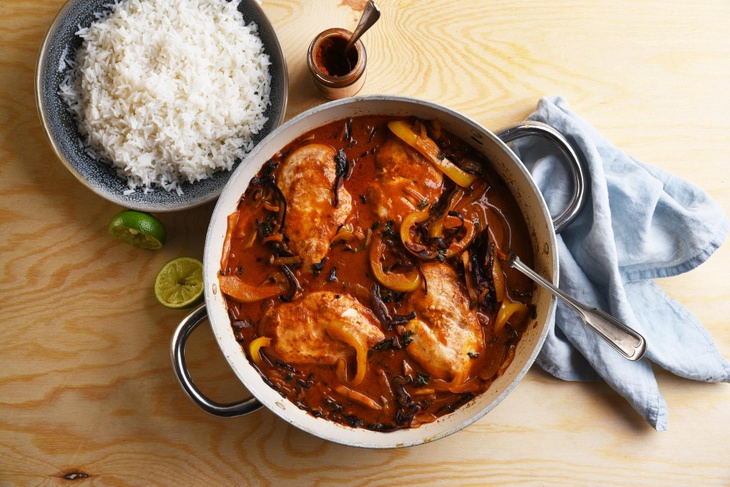 Kycklinglårfilé i röd currysås med ris