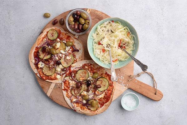 Vegetarisk tortillapizza med fetaost och oliver