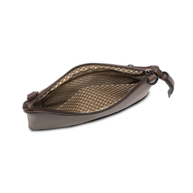 Clutch – Melissa