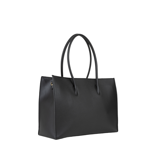 Bianka Re shopper