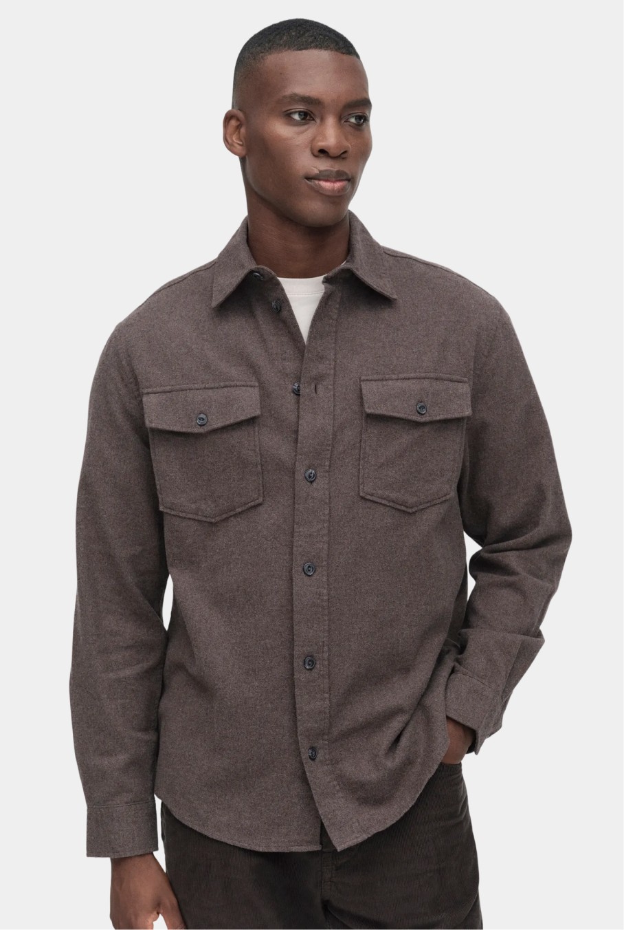 Brun herreskjorte i flanel.