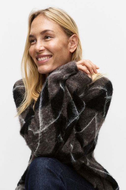 Gzsida long pullover Gzsida long pullover BLK CHEST IVORY