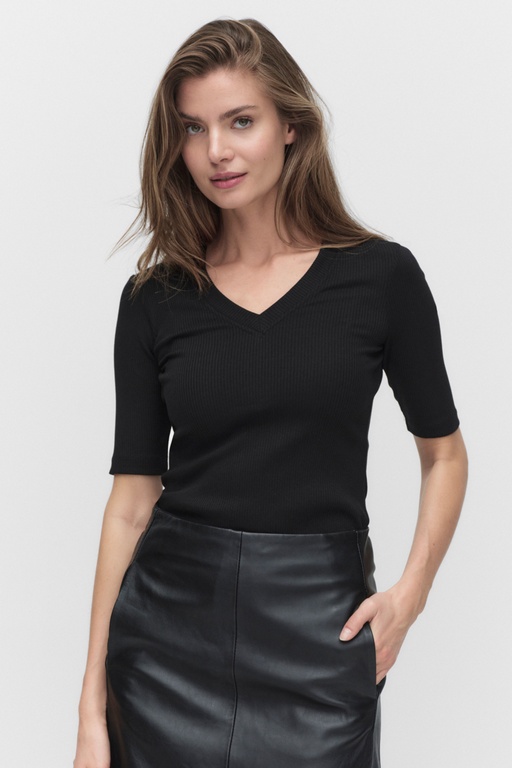 Dagnaiw v t-shirt Dagnaiw v t-shirt BLACK