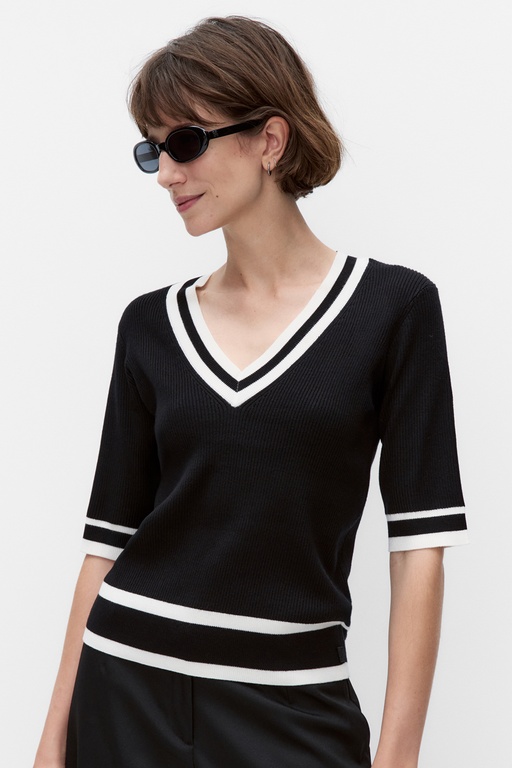 Leenahiw v-neck BLACK VANILLA