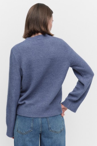 Guniiw v-neck Guniiw v-neck