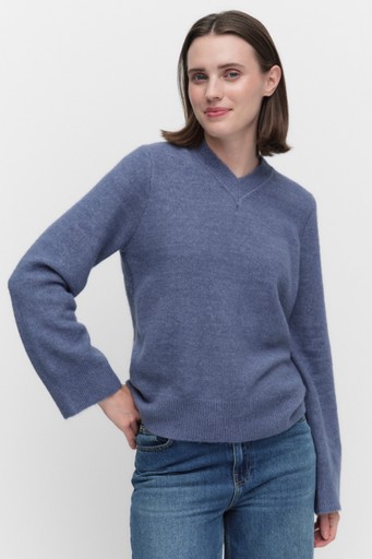 Guniiw v-neck Guniiw v-neck