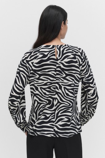 Hilda top