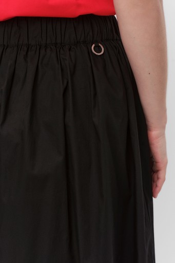 Amine skirt