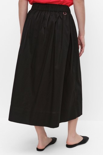 Amine skirt