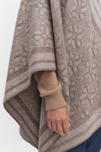 Angela wool cape