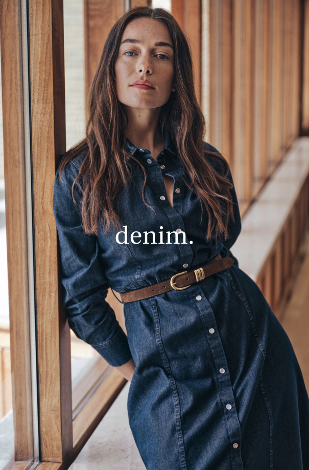 Mørkeblå denimkjole med knapper.