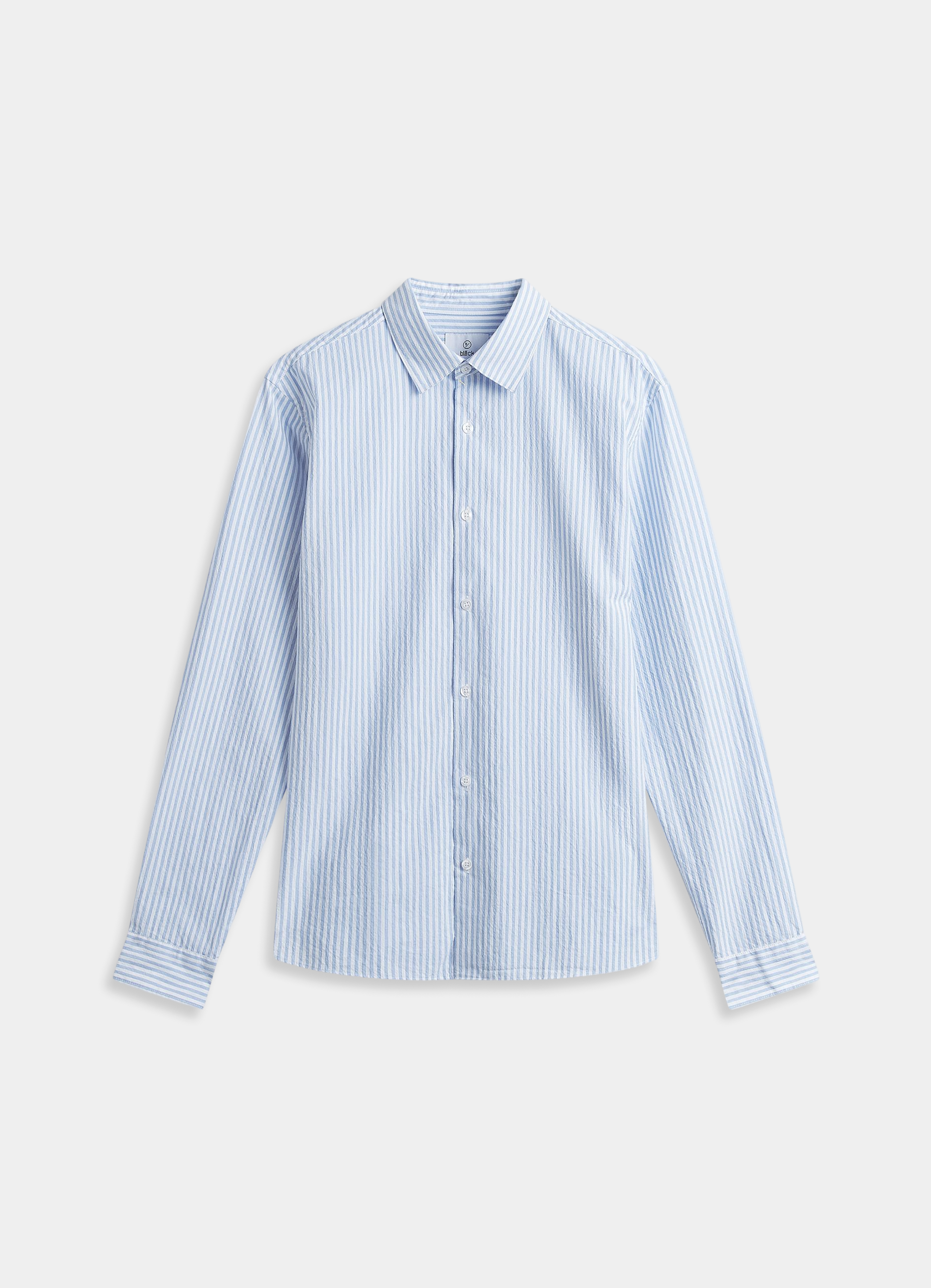 Bläck-brändin Edwin-seersucker-paita on pehmeästä seersucker-kankaasta valmistettu pitkähihainen paita