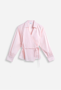 Lyserød bluse med bindesnor i taljen til dame.