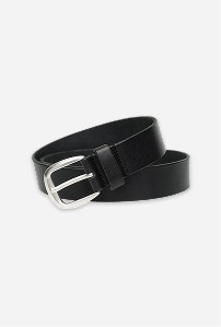 Musta miesten nahkavyö MQ:lta.