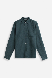 Sininen vihreä miesten paita, jossa on tekstuuria.