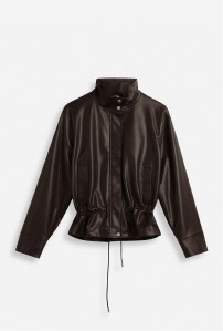 Brun jakke til dame i imiteret læder.