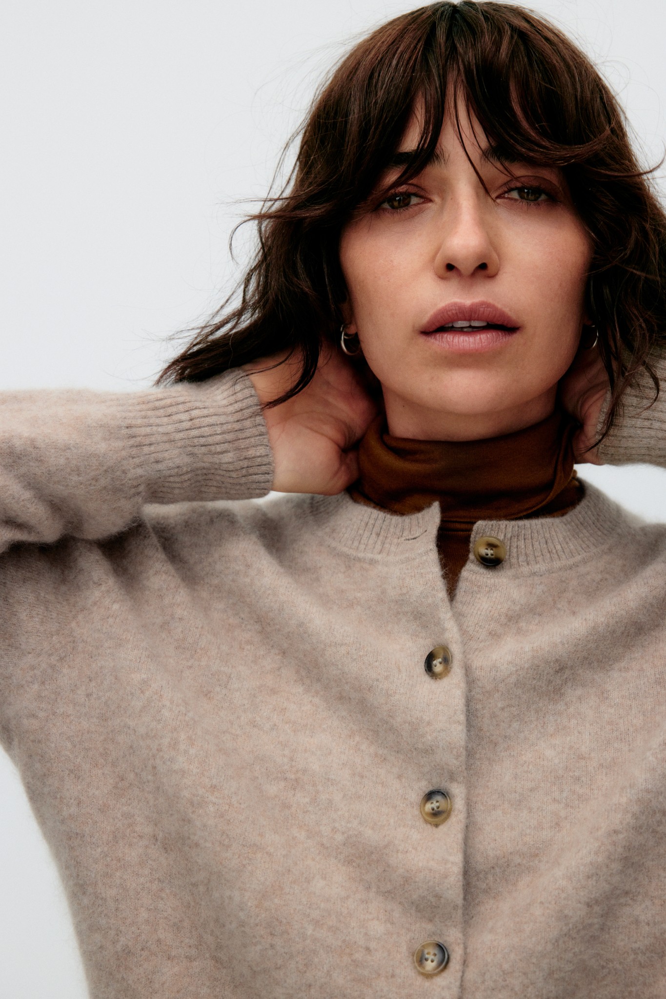 Nainen MQ Marqetin Premium Knits -neuleissa.