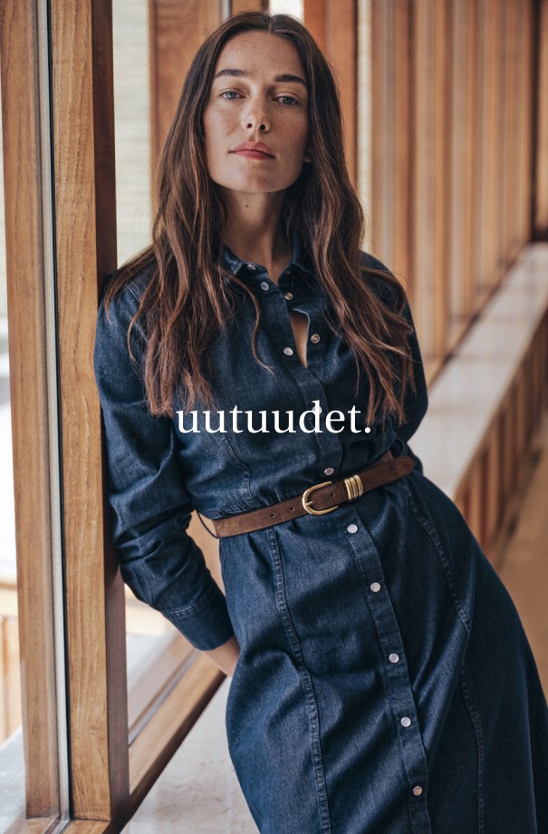 Tummansininen denim-mekko napilla.