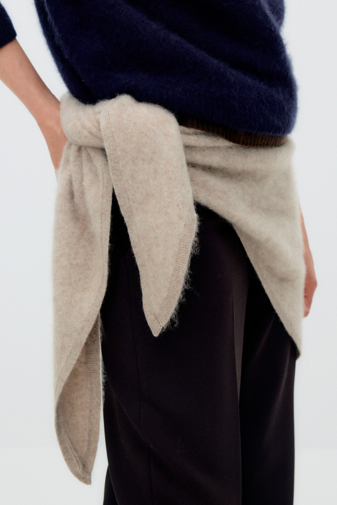 Nainen MQ Marqetin Premium Knits -neuleissa.