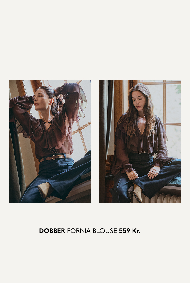 Feminim brun bluse med dyb v udskæring og flæser.