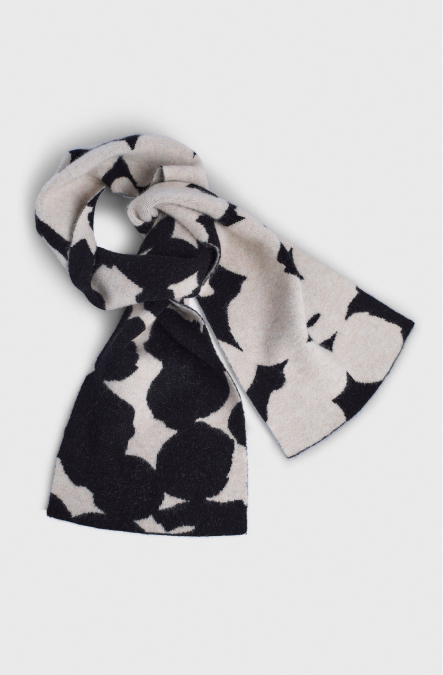 musta valkoinen kuviollinen huivi