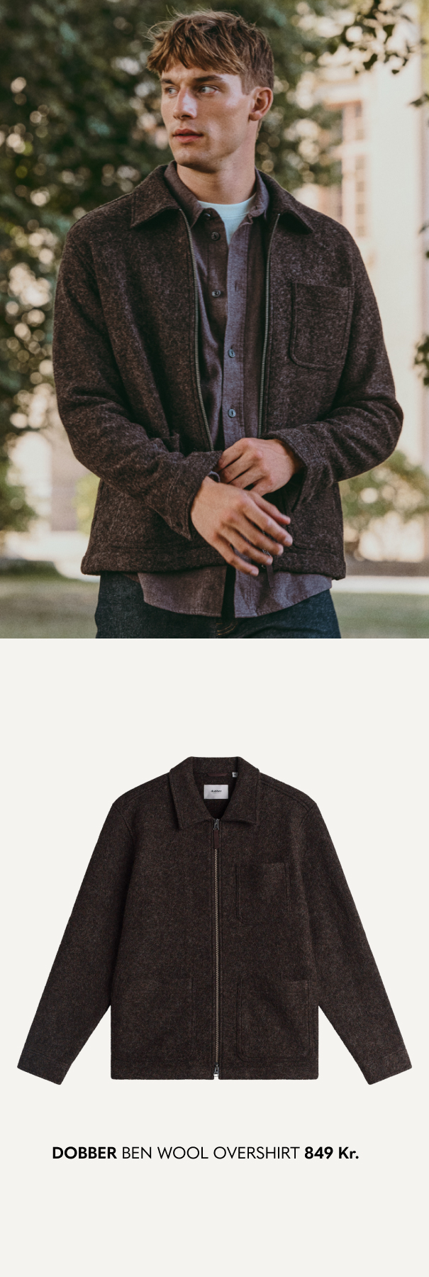 Grøn vest over en  gråmeleret striktrøje med lynlås.