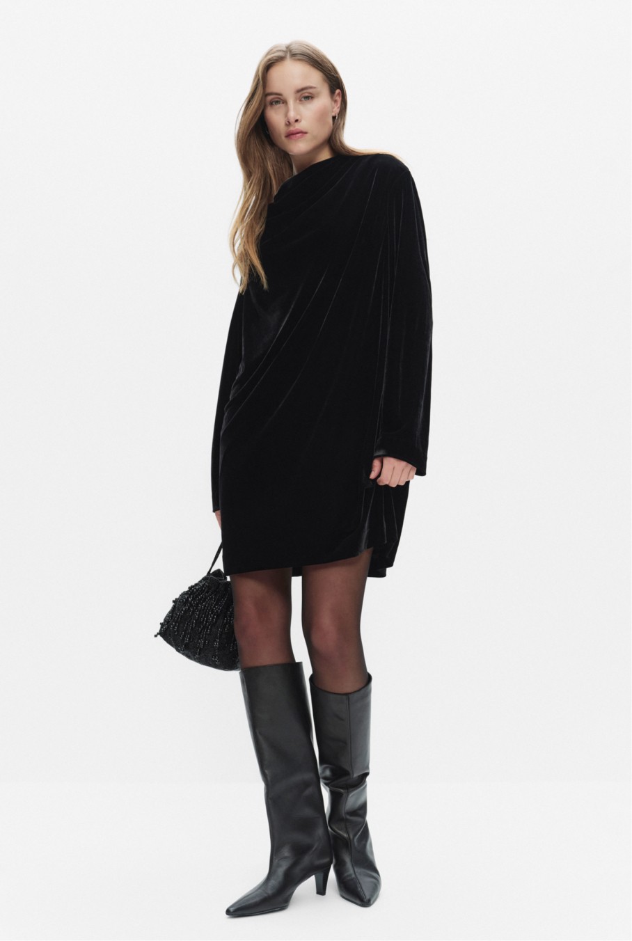 Musta juhlamekko veluurista