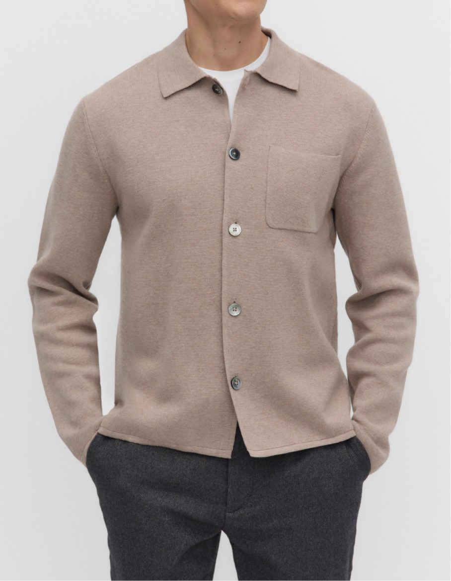 Beige neulottu miesten neuletakki