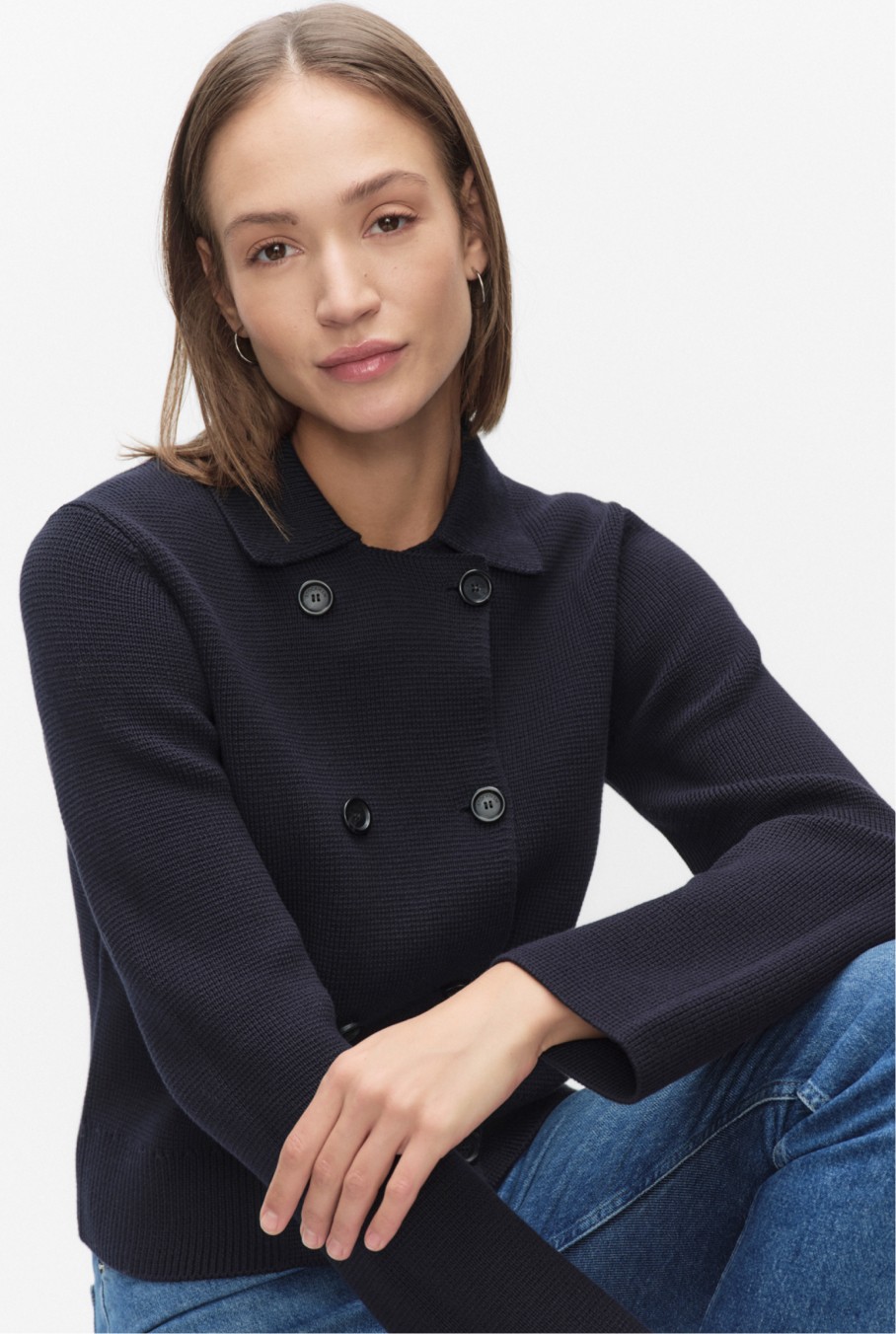 Tummansininen neule naisille