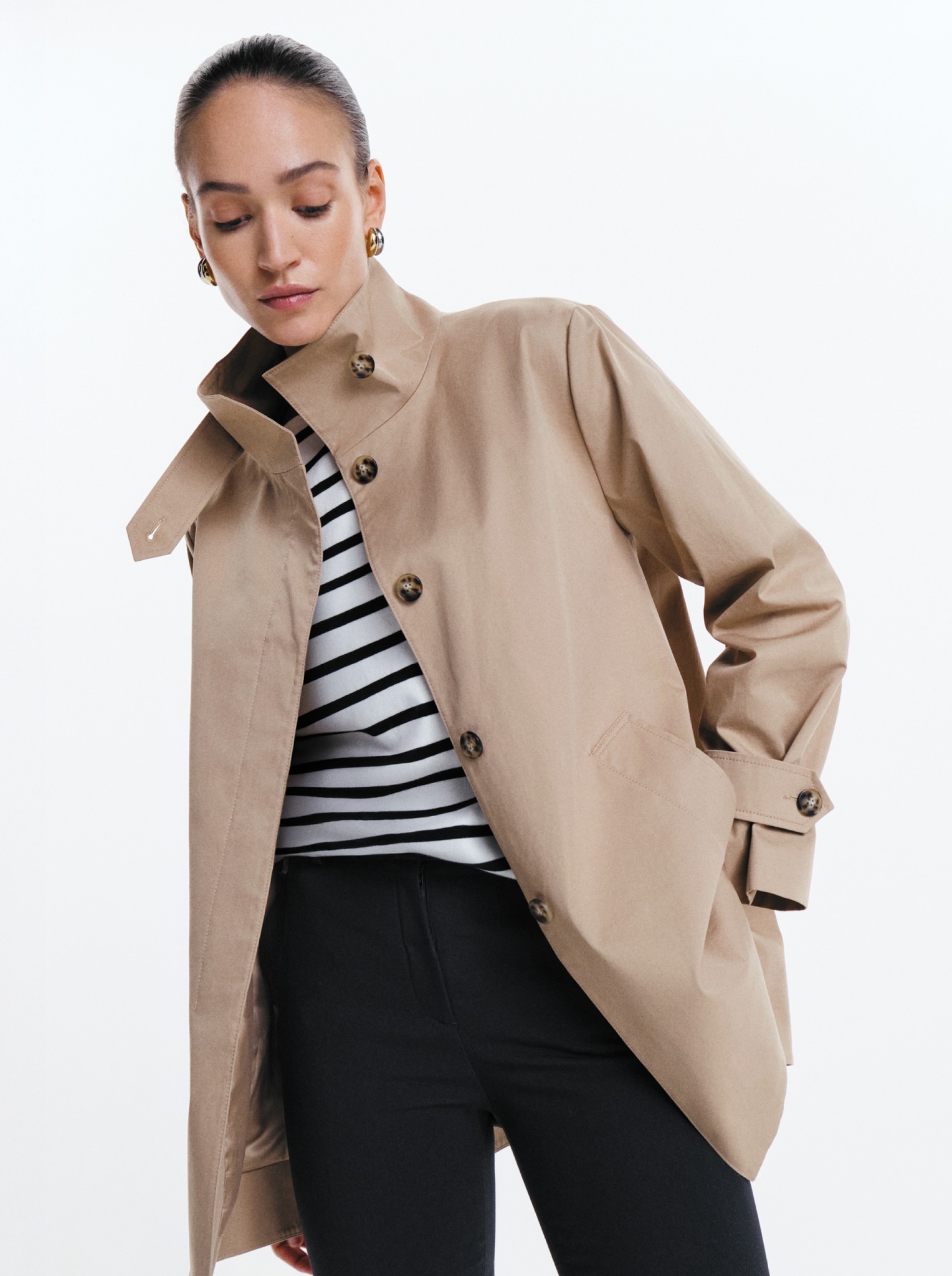 Lyhyt beige naisten kevättakki MQ Marqetilta.