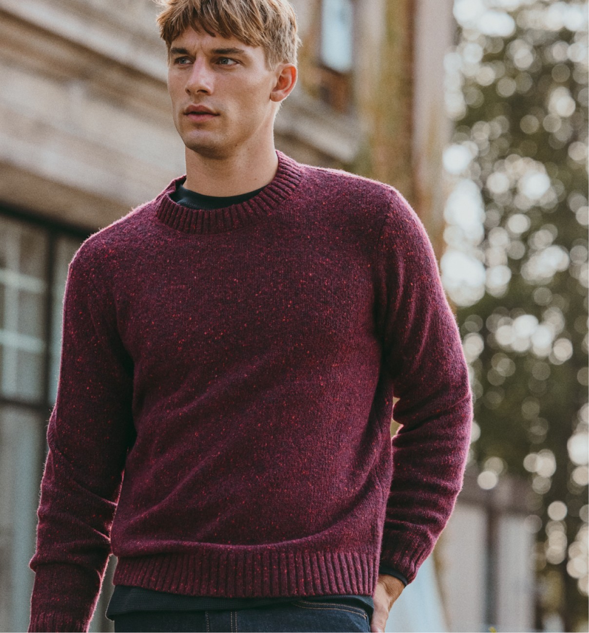Vinrød striktrøje til herre