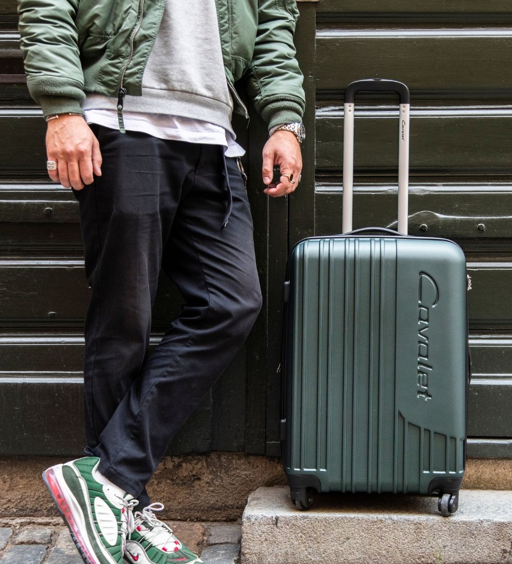 En svart Cavalet väska