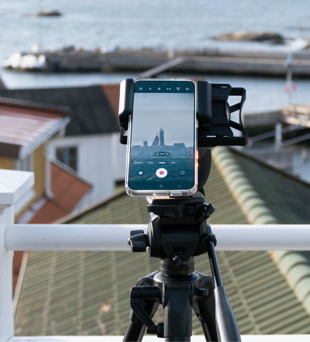 En tubkikare med mobiladapter